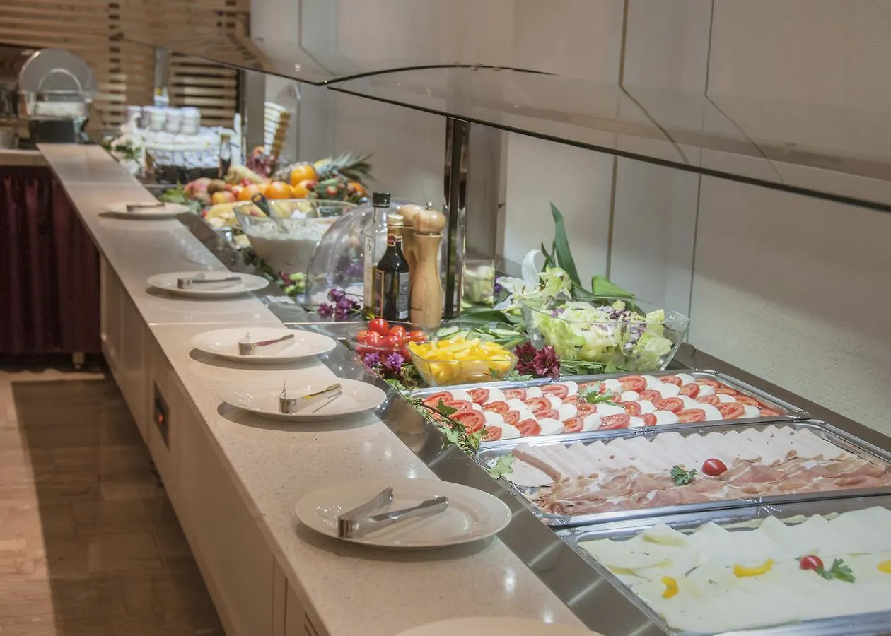 Grand Hotel Palladium München 4*,